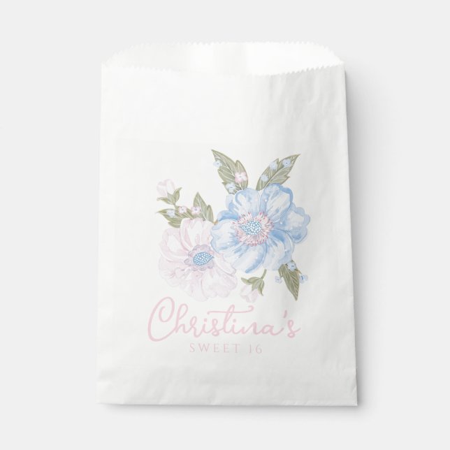 Blue and Pink Grandmillennial Floral Sweet 16 Geschenktütchen (Vorderseite)
