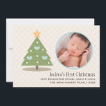 Blue Baby's First Christmas Tree Foto Card Feiertagskarte<br><div class="desc">Fügen Sie Ihrem Sohn den Namen zu den ersten Weihnachtsfotokarten dieses niedlichen und süßen Babys hinzu, mit einem Weihnachtsbaum mit blauen, herzförmigen Ornamenten und einem goldenen Stern auf einem cremefarbenen Polka-Dot-Hintergrund. Die Rückseite ist hellblau mit einem sich wiederholenden Herz gemusterten Design. Diese Karte kann mit dem Namen Ihres Babys und...</div>