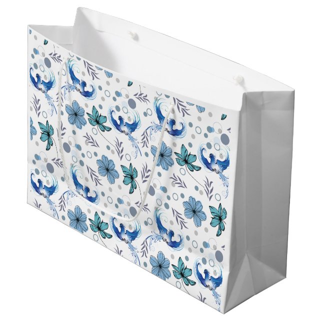 Blue Birds and Floral Harmony Seamless Pattern Große Geschenktüte (Vorderseite Schrägansicht)