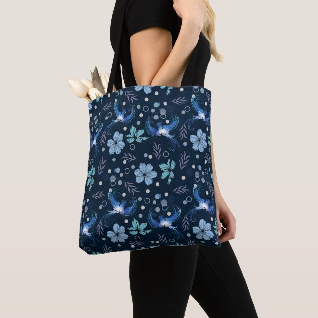 Blue Birds and Floral Harmony Seamless Pattern Tasche (Von Nahem)