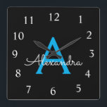 Blue Black Script Giron Monogram Name Quadratische Wanduhr<br><div class="desc">Blue und Black Script Monogram Name Clock. Das macht den perfekten 16 Geburtstag,  Hochzeit,  Brautparty,  Jubiläum,  Babydusche oder Junggeselinnen-Abschied Geschenk für jemanden,  der Lieben glamourösen Luxus und schicke Stile.</div>