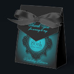 Blue Black Vintag Frame 80th Birthday Gefallen Box Geschenkschachtel<br><div class="desc">Eleganter und Vintag modernisierter Rahmen in blauer Farbskala. Design auf Zelt Gefälligkeitsbox mit Texten,  die für die 80. Geburtstagsparty angepasst werden. Passend zur Geburtstagseinladung,  Gästebuch,  Geschenktasche und mehr... </div>