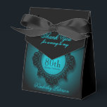 Blue Black Vintag Frame 80th Birthday Gefallen Box Geschenkschachtel<br><div class="desc">Eleganter und Vintag modernisierter Rahmen in blauer Farbskala. Design auf Zelt Gefälligkeitsbox mit Texten,  die für die 80. Geburtstagsparty angepasst werden. Passend zur Geburtstagseinladung,  Gästebuch,  Geschenktasche und mehr... </div>