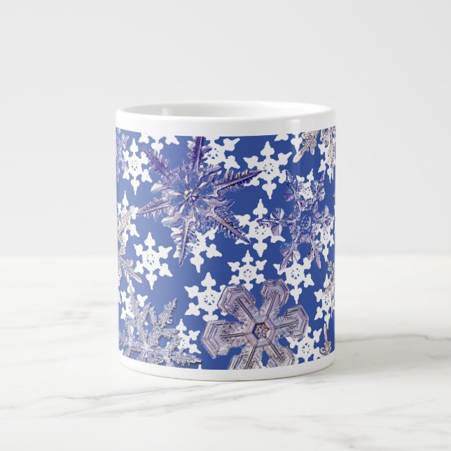 Blue, Blue, Holiday Tasse! von McBCreate Jumbo-Tasse (Vorderseite)