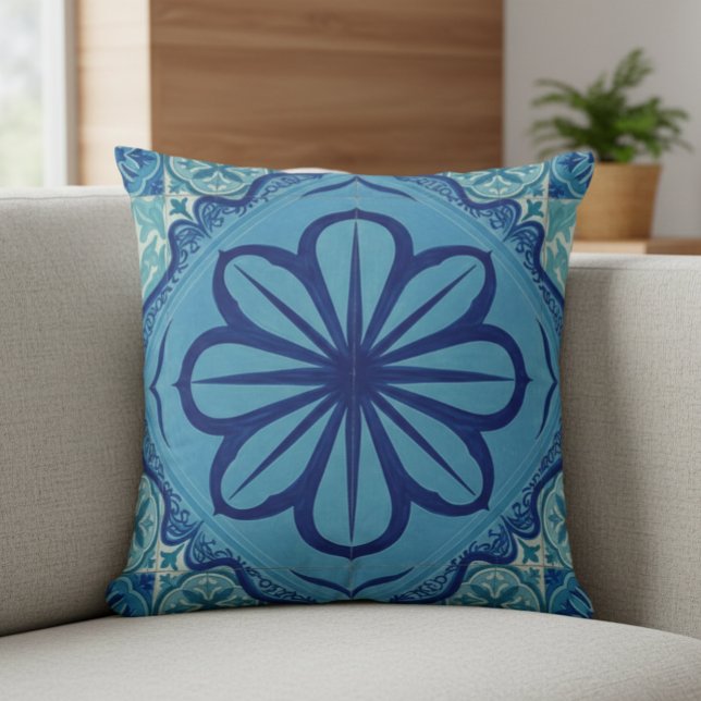 Blue Boho Throw Pillow with Large Flower Design Kissen (Von Creator hochgeladen)