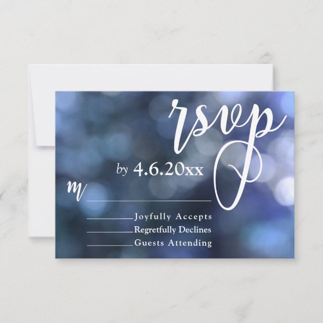 Blue Bokeh Light & Typografie 32 Wedding RSVP Karte (Vorderseite)