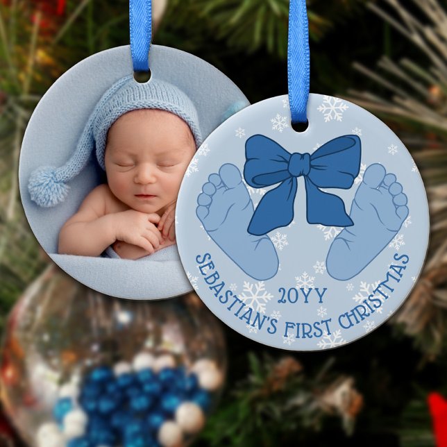 Blue Bow Baby Feet Photo Son's First Christmas Keramik Ornament (Von Creator hochgeladen)