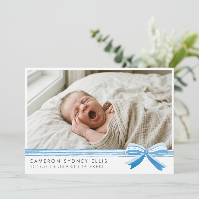 Blue Bow Modern Minimalist Script Baby Photo Birth Dankeskarte (Stehend Vorderseite)