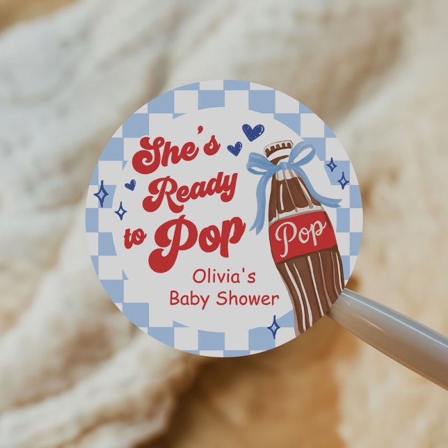 Blue Bow She's Ready to Pop Baby Shower Runder Aufkleber (Von Creator hochgeladen)