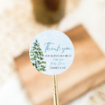 Blue Bows Christmas Tree Girl Winter Baby Shower Runder Aufkleber<br><div class="desc">Der Blue Bows Christmas Tree Girl Winter Baby Shower Classic Sticker fügt Ihrer Babydusche eine skurrile Touch hinzu! Mit einem zarten blauen Bogen und einem festlichen Weihnachtsbaum ist dieser Aufkleber ideal, um ein kleines Mädchen im gemütlichen, saisonalen Stil zu feiern. Nutzen Sie sie auf Favoriten, Einladungen oder Dekogegenständen, um Ihren...</div>