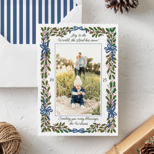 Blue Bows und Holly Garland Weihnachten 1 Foto (charming illustrated boughs of holly and blue ribbon bows frame vertical photo with script text)