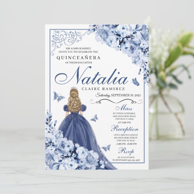 Blue Butterfly Princess Tiara Quinceañera Einladung (Stehend Vorderseite)