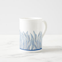 Blue Chalk Sticks auf einer Knochen-China-Tasse