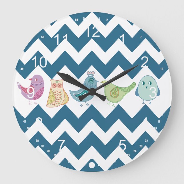 Blue Chevron Stripes Whimsical Cute Birds Owls Große Wanduhr (Vorderseite)