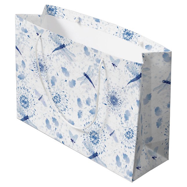 Blue Chinoiserie Draquelly Floral Große Geschenktüte (Rückseite Schrägansicht)