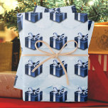 Blue Christmas Geschenkpapier<br><div class="desc">Mit diesen Blue Christmas Geschenkpapier Blättern Sie in festlichem Stil. Mit einem bezaubernden botanischen Urlaubsstil mit zarten weißen Schneeflocken und einer klassischen Weihnachtsgeschenkbilderin verbunden mit Band und Bogen, schafft das sich wiederholende Fliesenmuster ein zeitloses festliches Thema. Mit seiner einfachen Anordnung ist dieses Verpackungspapier perfekt zum Ankleiden Ihrer Urlaubsgeschenke geeignet und...</div>
