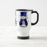 Blue Christmas Snowman Reisebecher<br><div class="desc">Ein skurriler,  niedlicher Schneemann,  der in einem blauen Samthut und einer Weste gekleidet ist und zu Weihnachten von blauen Sternen umgeben ist.</div>