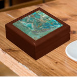 Blue Chrysocolla Mineral Stone Erinnerungskiste<br><div class="desc">In dieser hölzernen Geschenkboxen mit Keramik-Fliesen,  die ein Bild der wunderschönen,  türkisblauen Farben des Minerals Chrysocolla zeigt,  können Sie Schmuckstücke,  Schmuck und andere kleine Pflaster aufbewahren. Wählen Sie Ihre Geschenkboxen und Farbe. Eine tolle Geschenkidee für den Rockhund!</div>