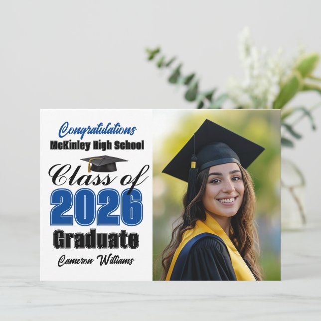 Blue Class of 2026 Graduate Photo Graduation Ankündigung (Stehend Vorderseite)
