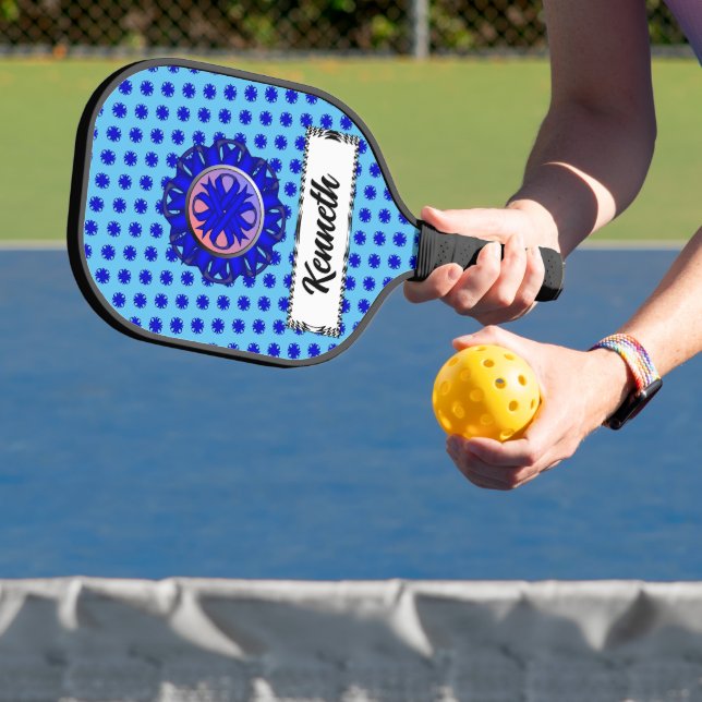 Blue Clover Ribbon von Kenneth Yoncich Pickleball Schläger (InSitu)