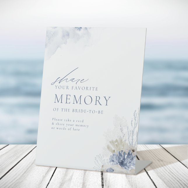 Blue Coral Seashells gemeinsam mit einem Memory-Br Sockelschild (Blue Coral Seashells share a memory bridal shower Pedestal Sign)
