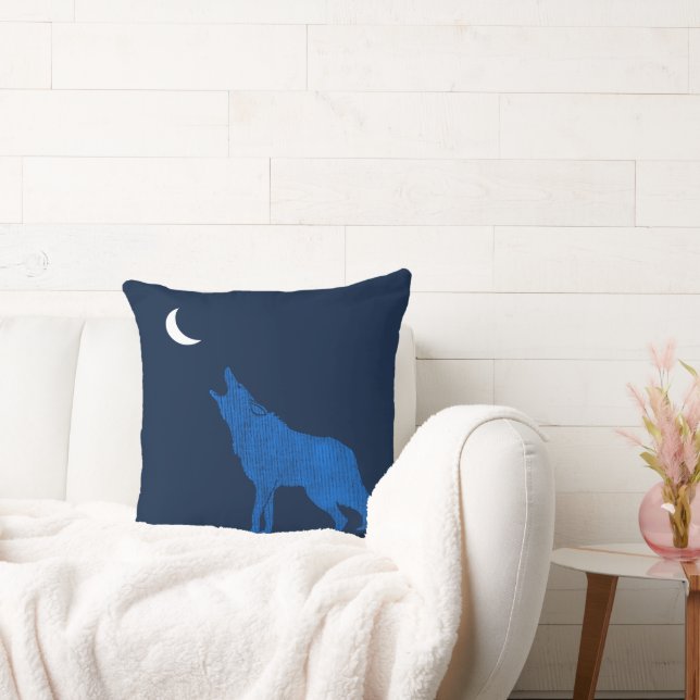 Blue Coyote Howling am Mondmonogramm auf zwei Seit Kissen (Liege)