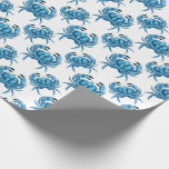 Blue Crabs Classic Seaside Pattern Geschenkpapier<br><div class="desc">Ein blaues Krabbenmuster für dieses Gefühl am Meer. Hier mit einem weißen Hintergrund dargestellt,  können Sie den Hintergrund in eine andere Farbe ändern,  indem Sie die Option "Anpassen" verwenden. Stellen Sie sich vor,  wie schön Ihre Geschenke in diesem wunderschönen Küstenstreifen eingewickelt aussehen werden.</div>