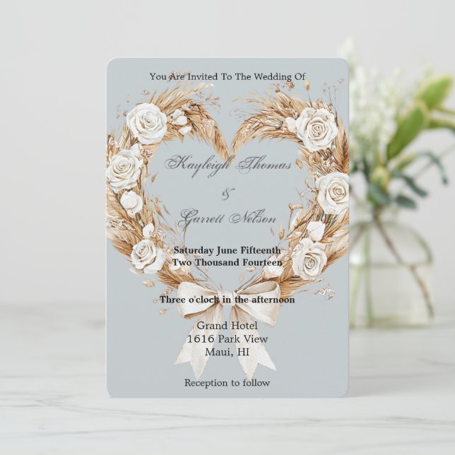 Blue Cream White Floral Heart Wreath Wedding Einladung (Stehend Vorderseite)