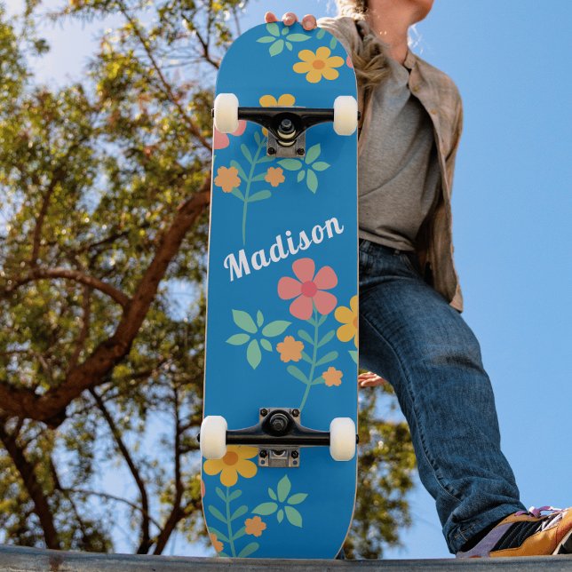 Blue Daisy Vintag Bouquet Pattern Skateboard (Von Creator hochgeladen)