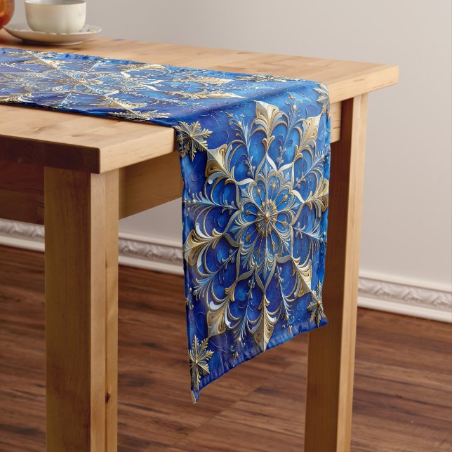 Blue Decorative Holiday Table Runner Mittelgroßer Tischläufer (Beispiel)