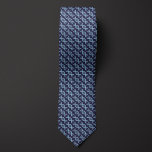 Blue DNA Double Helix Muster Krawatte<br><div class="desc">Elegantes "gestreiftes" Muster von DNA Double Helices machen diesen Kragen zu einem einzigartigen Mode-Accessoire für jeden, aber vor allem für diejenigen, die von der Wissenschaft der Genetik fasziniert sind. Stellen Sie sicher, dass Sie die passenden Socken mit dem gleichen Karo herausziehen.</div>