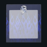 Blue Dragon in Chrome Carbon Racing Flammen Notizblock<br><div class="desc">Ein Dragon applique in Chrom wie Silber Stil auf einem blauen flammenden Kohlefaserhintergrund zu tragen oder zu allen festlichen Anlässen zu teilen. Eine tolle Geschenkidee. Nachricht</div>