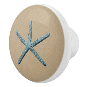 Blue Finger Starfish auf Sand Keramikknauf