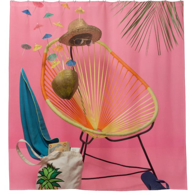 Blue flip-flop beside chair duschvorhang (Vorderseite)