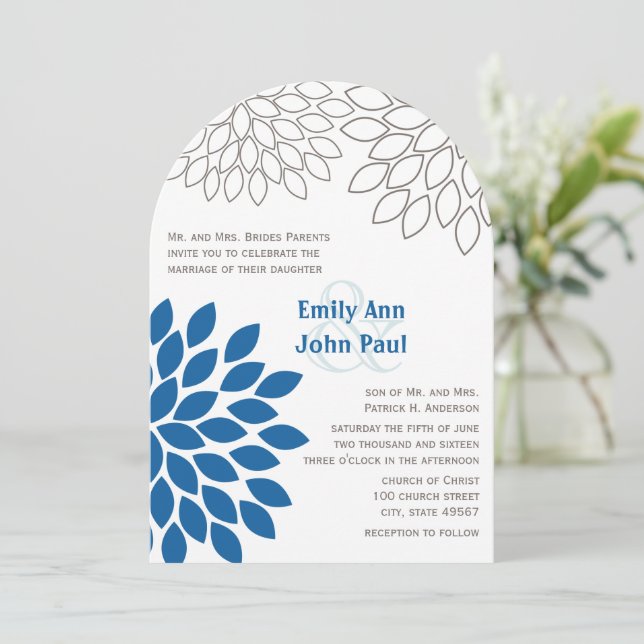 Blue Floral Chrysanthemum Hochzeitseinladungen Einladung (Stehend Vorderseite)