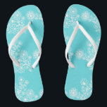 Blue Floral Hochzeitsempfang Flip Flops<br><div class="desc">Ein niedlicher Gast begünstigen Ihren Zielstrand oder den Hochzeitsempfang am Pool! Lass deinen Damengästen die Nacht in diesen gemütlichen "Tanzschuhen" Flip Flops zu tanzen. Legen Sie die Flip Flops in einen Korb neben der Tanzfläche. Beispiel Hintergrundfarbe wird in aaqua blau-klicken "Anpassen", um die Farbe zu ändern angezeigt. Ein wunderschönes Blume-Muster...</div>