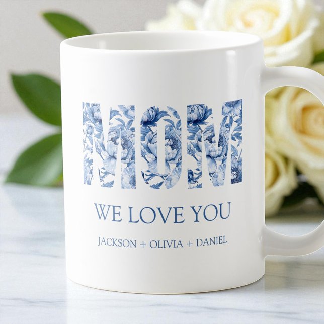 Blue Floral Moderne Typografie Chic Mama Wir Liebe Kaffeetasse (Blue Floral Modern Typography Chic Mom We Love You Coffee Mug)