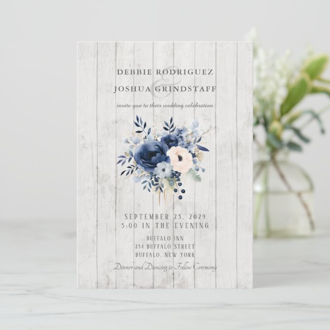 Blue Floral on Wood Wedding Invitation  (Debout devant)