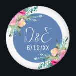 Blue Floral Pink Rosenknospe Wedding Personalisier Magnet<br><div class="desc">Personalisierter Hochzeitsmagnet mit Paarinitialen mit hübsch rosa Blumenakzenten und blauem Zentrum mit weißem Schriftart. Elegantes Blumenthema.</div>
