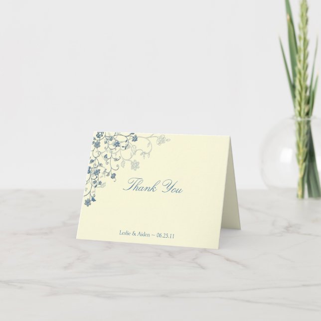 Blue Floral Wirbel auf Cream Wedding Vielen Dank Dankeskarte (Vorderseite)