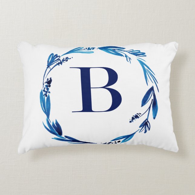 Blue Floral Wreath 'B' Zierkissen (Vorderseite)