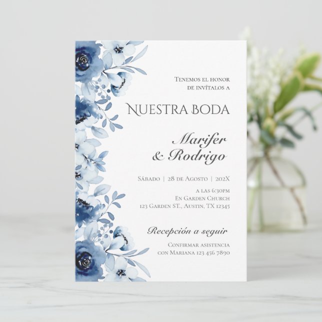 Blue Flores Hochzeitseinladung Einladung (Stehend Vorderseite)