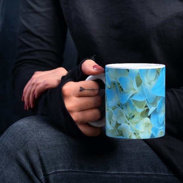 Blue French Hydrangea Floral Tasse (In Situ Held)