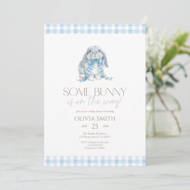 Blue Gingham Some Bunny Baby Shower Einladung (Stehend Vorderseite)