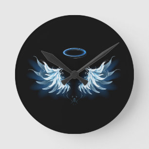 Blue Glowing Angel Wings on black background Runde Wanduhr