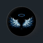 Blue Glows Angel Wings auf schwarzem Hintergrund Button<br><div class="desc">Helle,  künstlerische,  blaue Engelsflügel auf schwarzem Hintergrund. Engel Flügel.</div>
