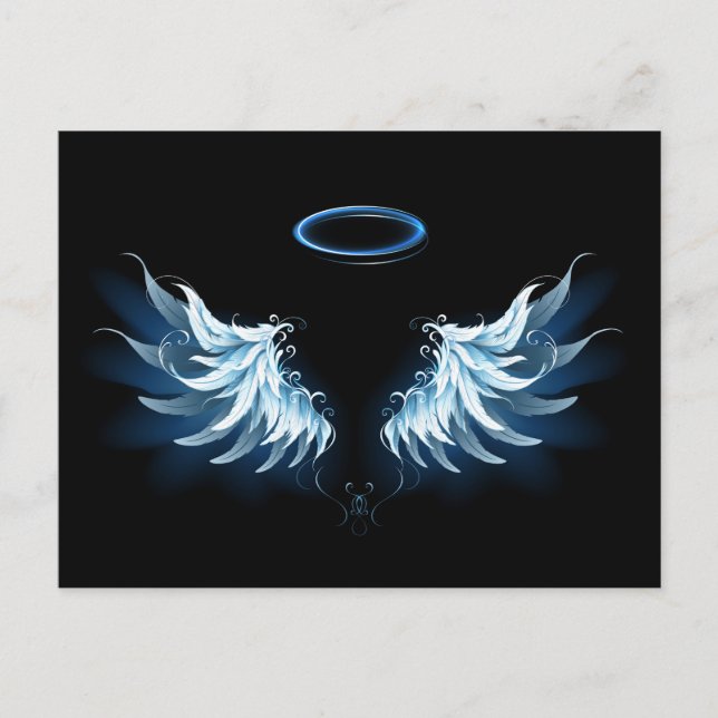 Blue Glows Angel Wings auf schwarzem Hintergrund Einladungspostkarte (Vorderseite)