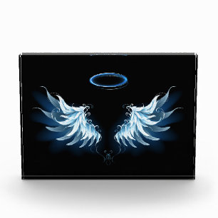 Blue Glows Angel Wings auf schwarzem Hintergrund Fotoblock