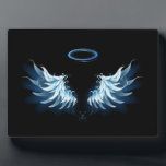 Blue Glows Angel Wings auf schwarzem Hintergrund Fotoplatte<br><div class="desc">Helle,  künstlerische,  blaue Engelsflügel auf schwarzem Hintergrund. Engel Flügel.</div>
