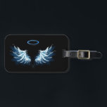 Blue Glows Angel Wings auf schwarzem Hintergrund Gepäckanhänger<br><div class="desc">Helle,  künstlerische,  blaue Engelsflügel auf schwarzem Hintergrund. Engel Flügel.</div>